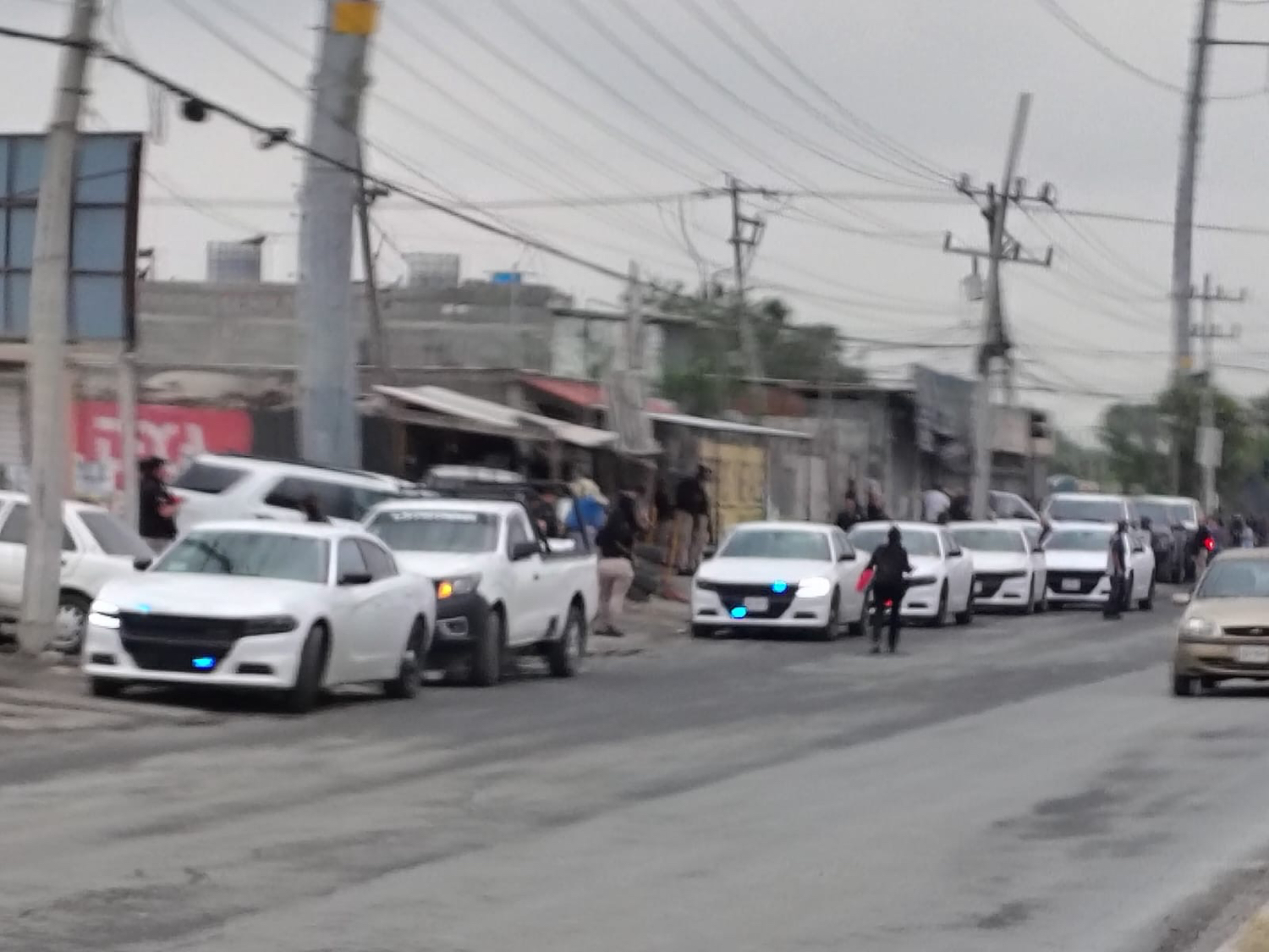 Después de 20 años, sacan a invasores que instalan negocios en Salinas Victoria