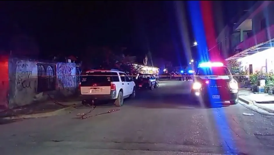 Atacan a balazos a dos hombres afuera de una tienda de abarrotes en Juárez, NL