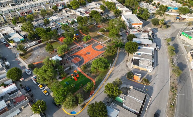 Entrega Félix Arratia «Espacio de Unidad» a familias de la Unidad Villas de San José