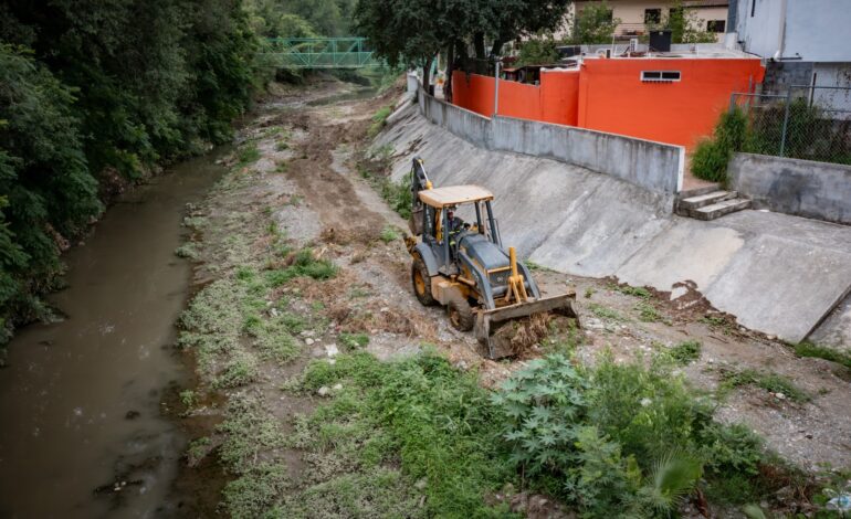 Acelera Santiago desazolve de ríos y arroyos ante lluvias