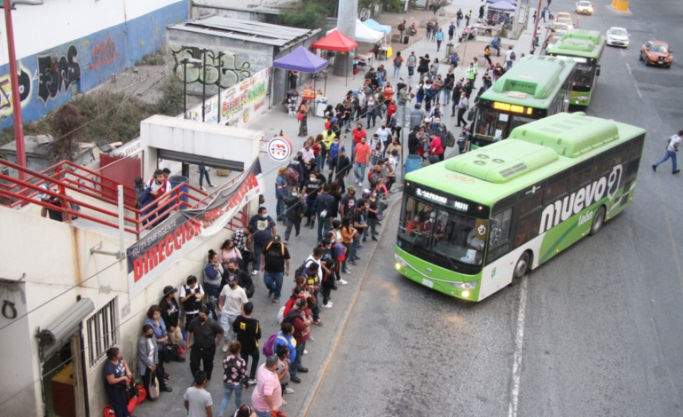 Traslados en camiones están de «la patada»… usuarios sufren para trasladarse