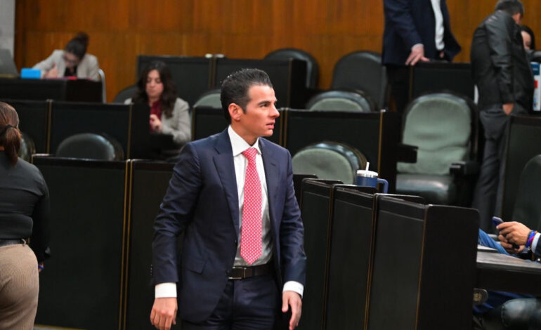 “La ley no puede castigar a las mujeres por defender su vida”: Mike Flores