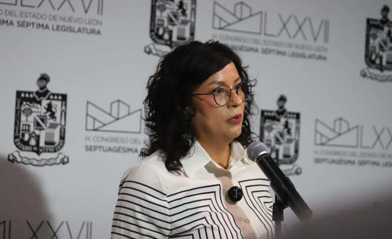 Grecia Benavides presenta exhorto para revisar el impacto social de la deuda de la REA