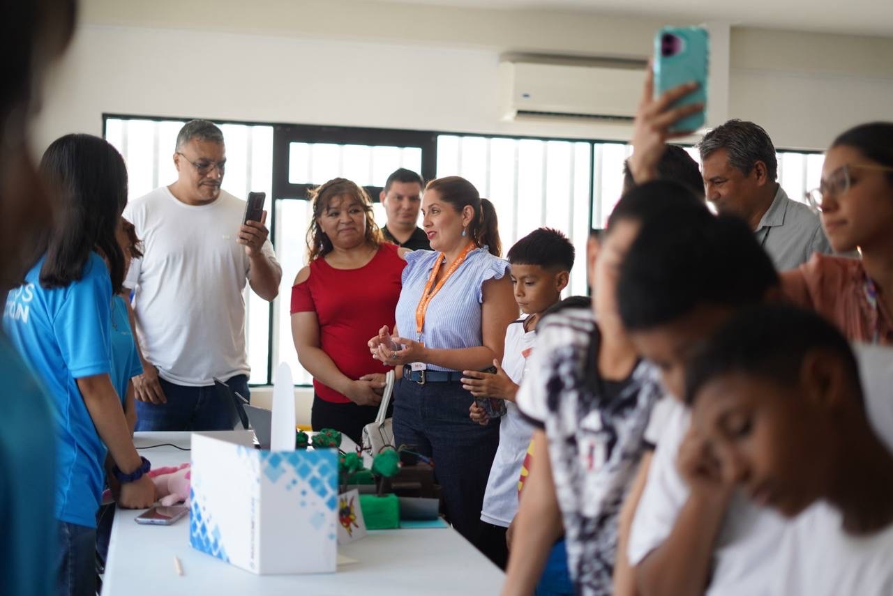 Presentan alumnos de taller de robótica en Centros Comunitarios proyectos&nbsp;sostenibles&nbsp;con impacto en la comunidad&nbsp;