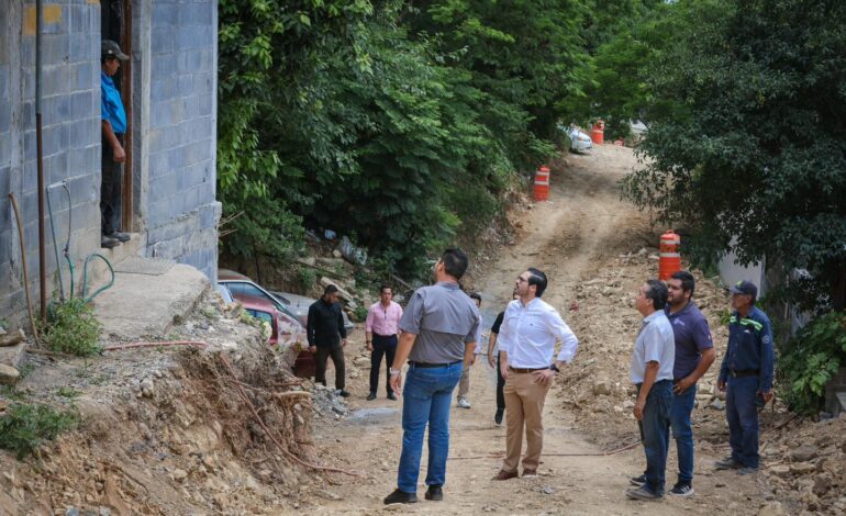 Verifica David de la Peña avance de obras viales