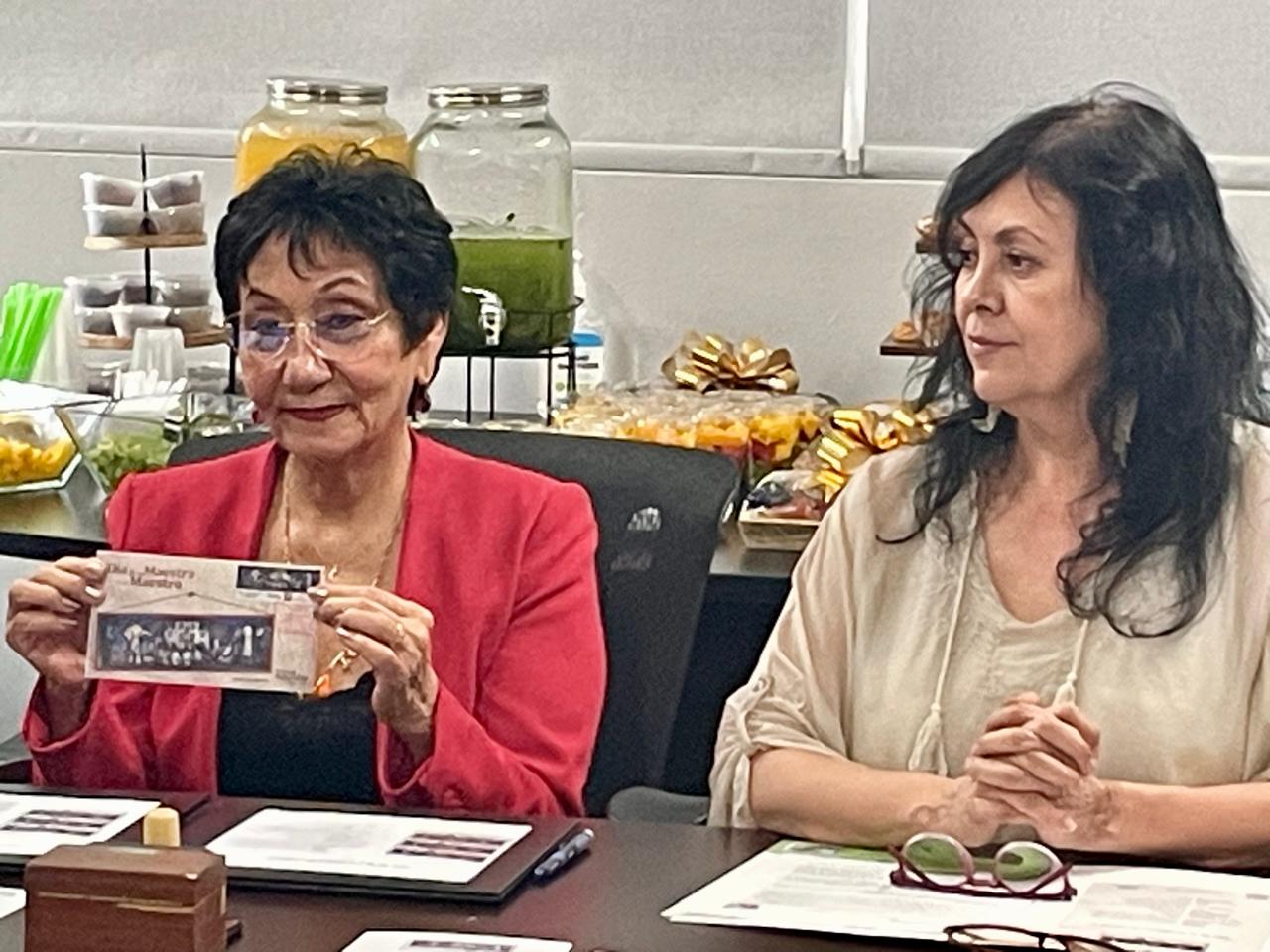 Reconocen a los CENDI con Estampilla Postal Conmemorativa