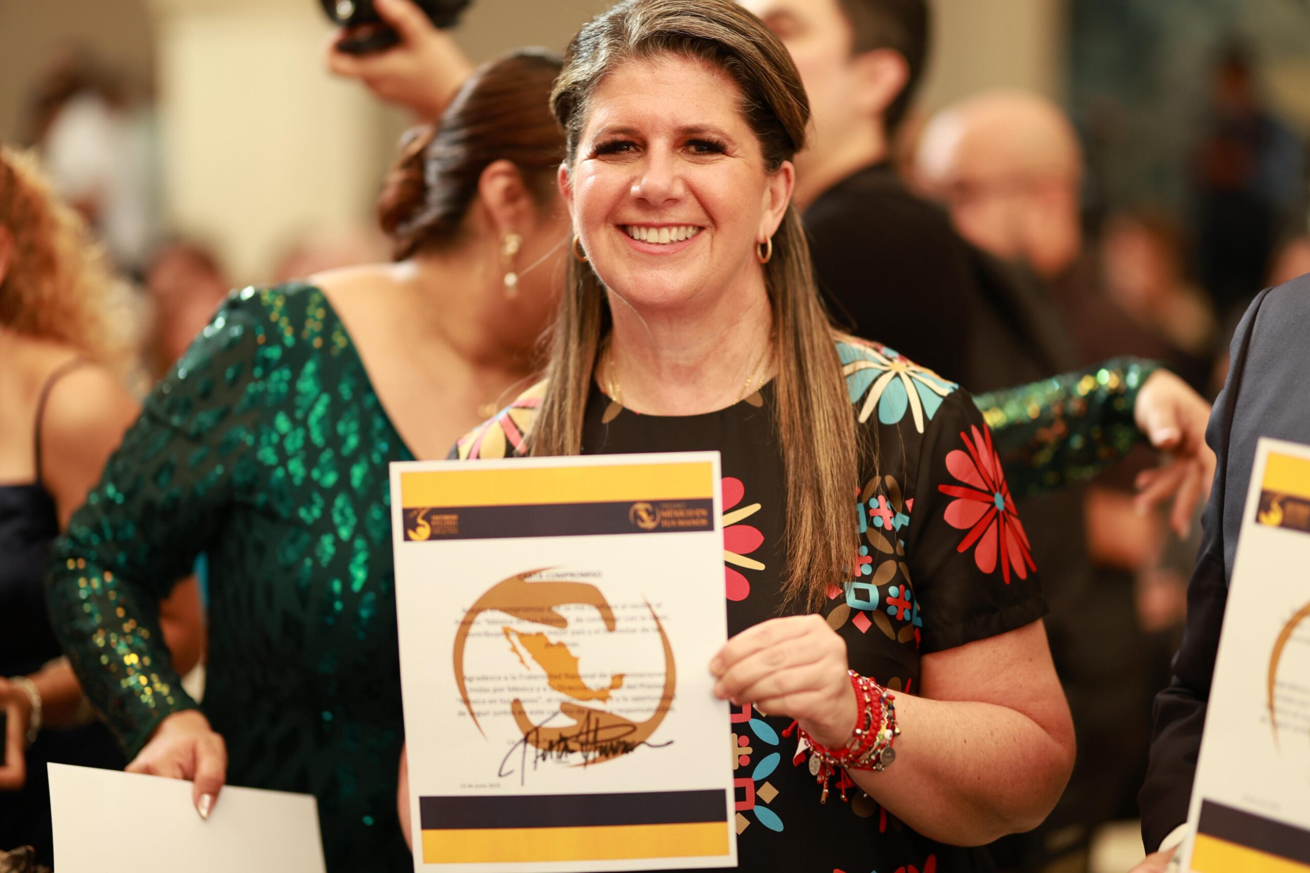 Recibe Martha Herrera premio México En Tus Manos