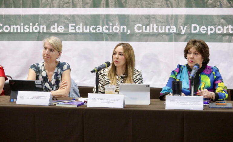 Van&nbsp;por&nbsp;menstruación digna e integral desde la escuela