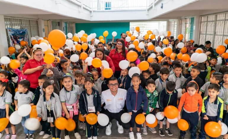 Anuncia Félix Arratia escuelas beneficiadas con ‘Uniformes ¡a tus órdenes!’