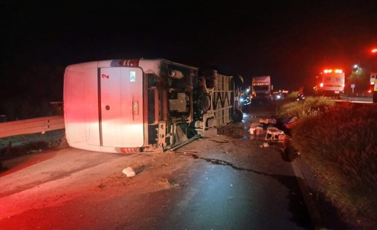 Mueren 11 turistas de Escobedo en volcadura; visitarían Tampico