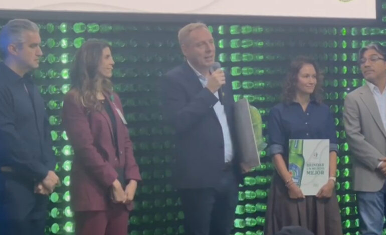 Destaca ex CEO de Heineken cooperación en temas del agua con Monterrey, y se despide con «Yo también soy un wey de aquí»