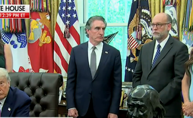 Titular de Seguridad Nacional de EU acusa a Sheinbaum de alentar las protestas en LA