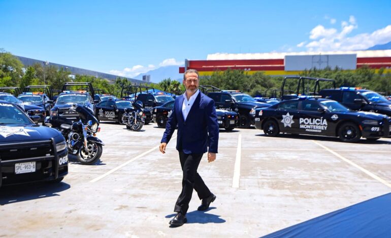 Anuncia Adrián de la Garza incremento salarial y Plan de Vida a elementos de la Policía de Monterrey