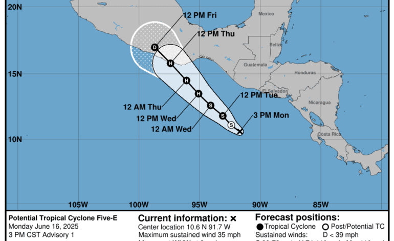 Alertan por probable huracán que pegaría a Oaxaca este jueves