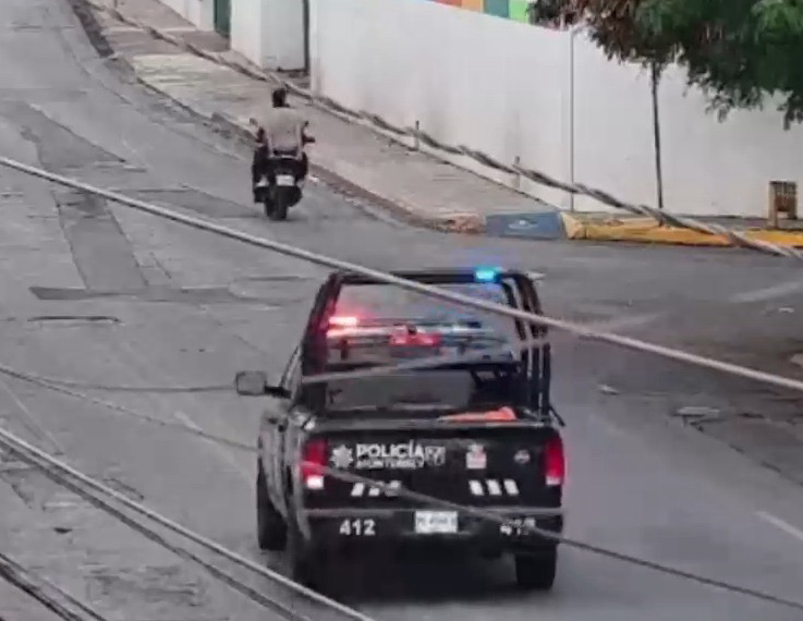 De película… policías de Monterrey persiguen y capturan a motociclistas que cargaban droga