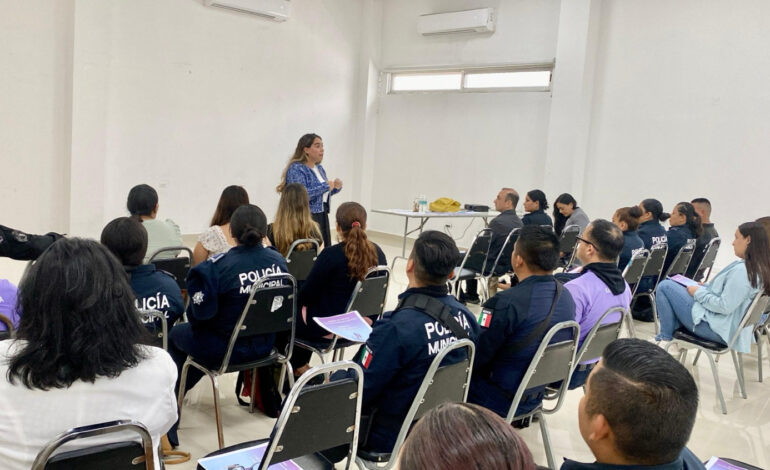 Capacita Santa Catarina a policías sobre Ley de Acecho