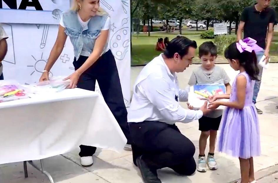 Entregará Santa Catarina miles de útiles escolares