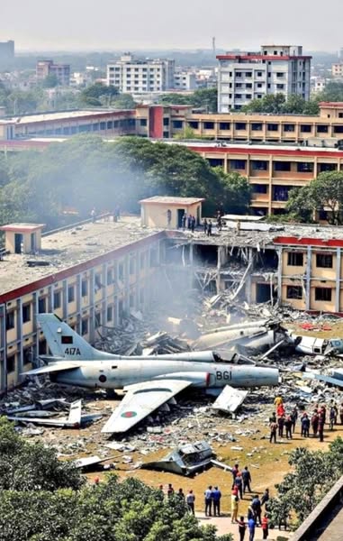 Avión de combate de Bangladés se estrella en escuela: Reportan al menos 19 muertos