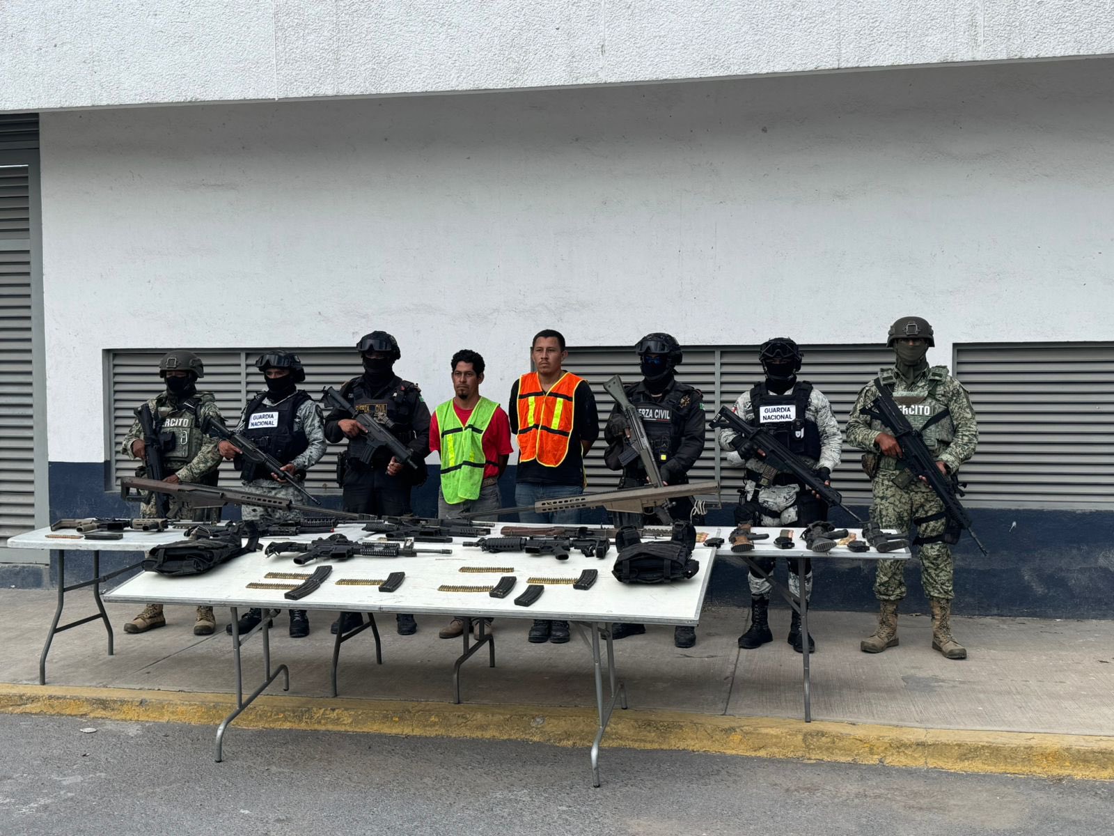 Detiene FC NL a hediondos con dos fusiles Barret y 11 armas largas en Bravo
