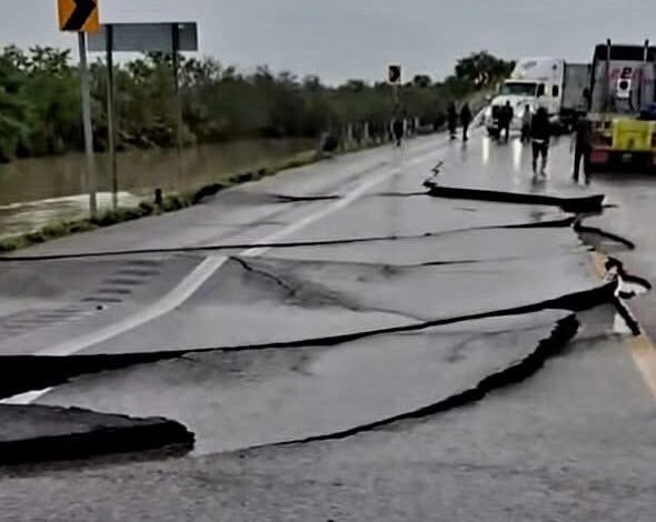 Destrozan lluvias carretera Victoria-Tampico: Caos total