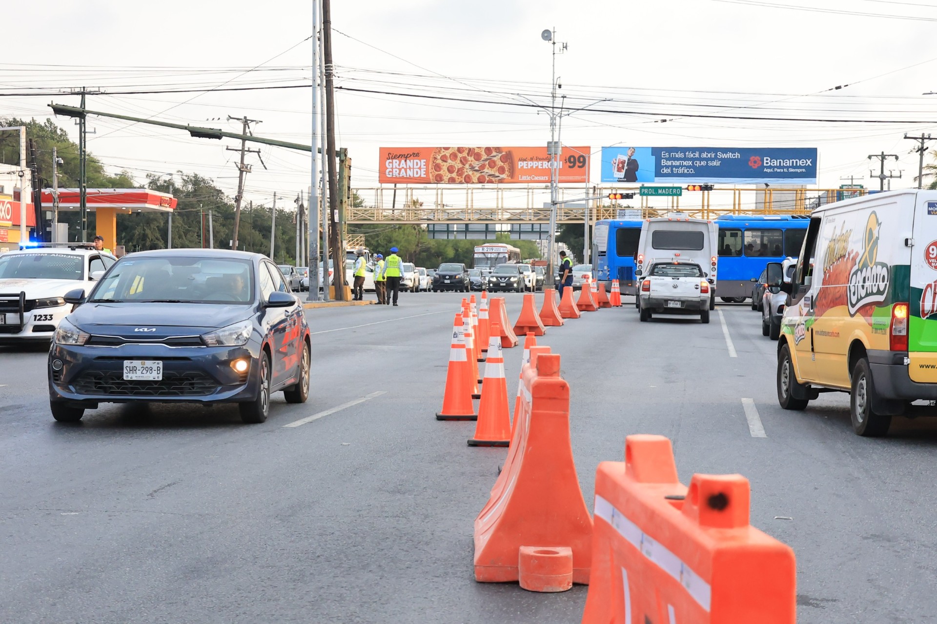 Se queda el carril reversible emergente en Morones Prieto