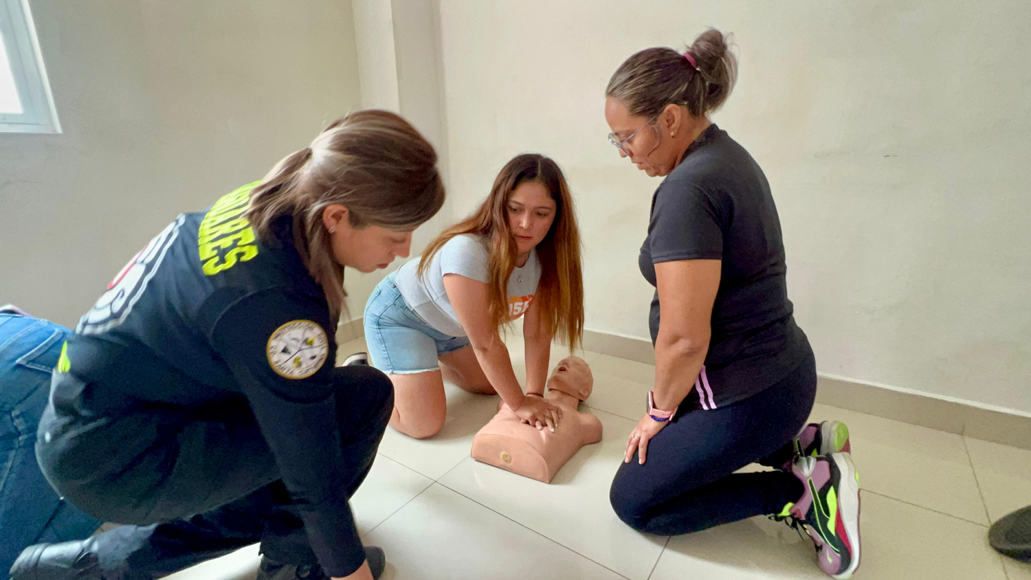 Imparte Santa Catarina curso de primeros auxilios a senderistas