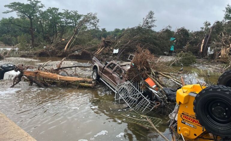 Registra Texas más de 100 muertos y 160 desaparecidos tras inundaciones
