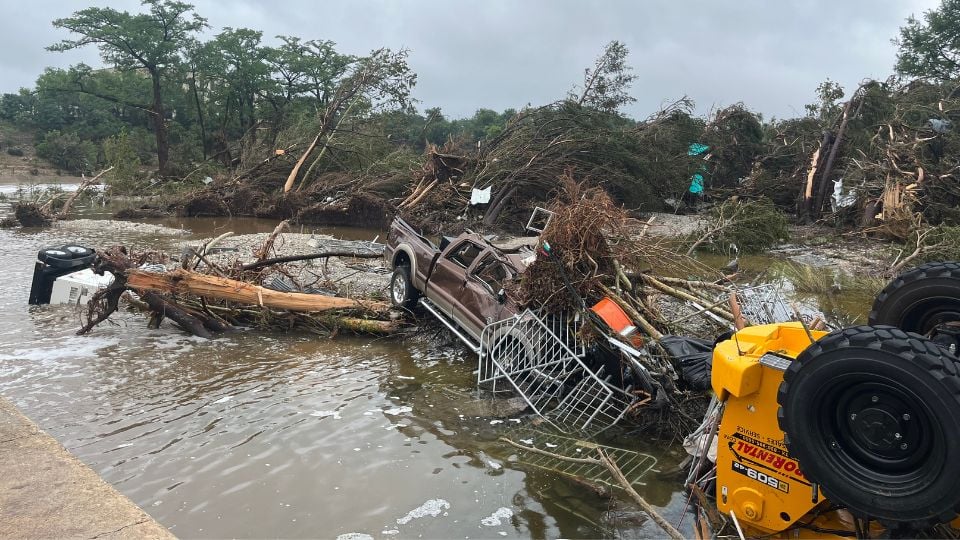 Registra Texas más de 100 muertos y 160 desaparecidos tras inundaciones
