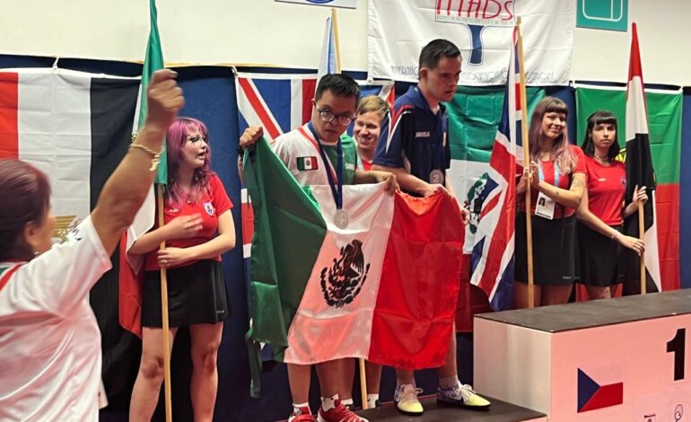 Logra paratenista de Centros Comunitarios Plata en Campeonato Mundial de tenis de mesa 2025