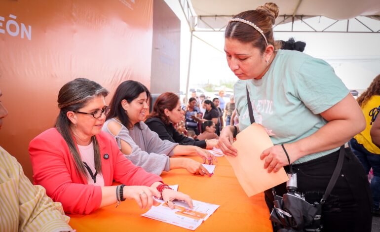 Fortalece Estado La Inclusión Social en Guadalupe con entrega de tarjetas de programas sociales