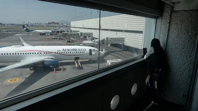 La administración de Trump amenaza con rechazar vuelos de México