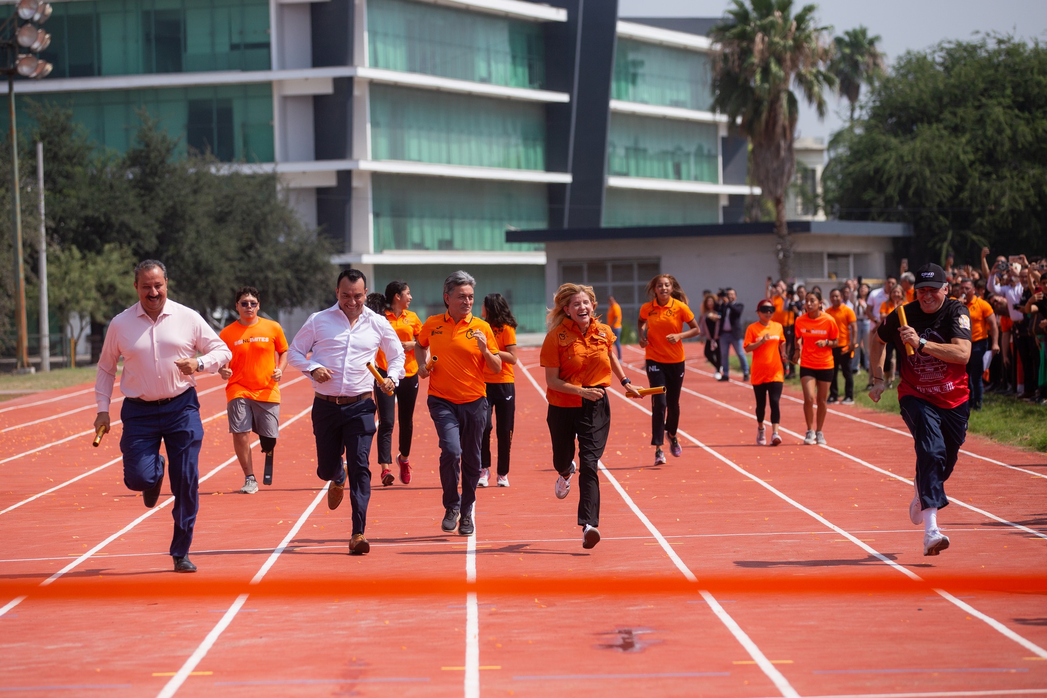 Inaugura INDE nueva imagen de la Pista de Atletismo del CARE