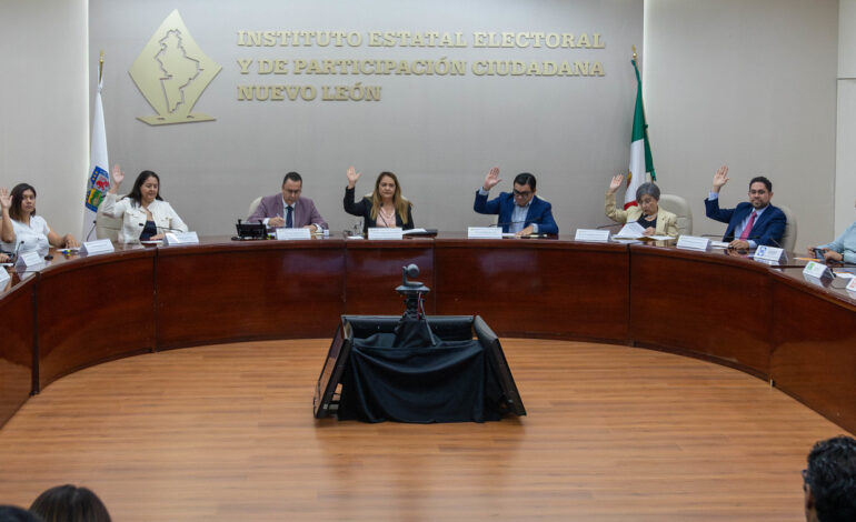 Modifica IEEPCNL su Reglamento y emite uno de Comisiones