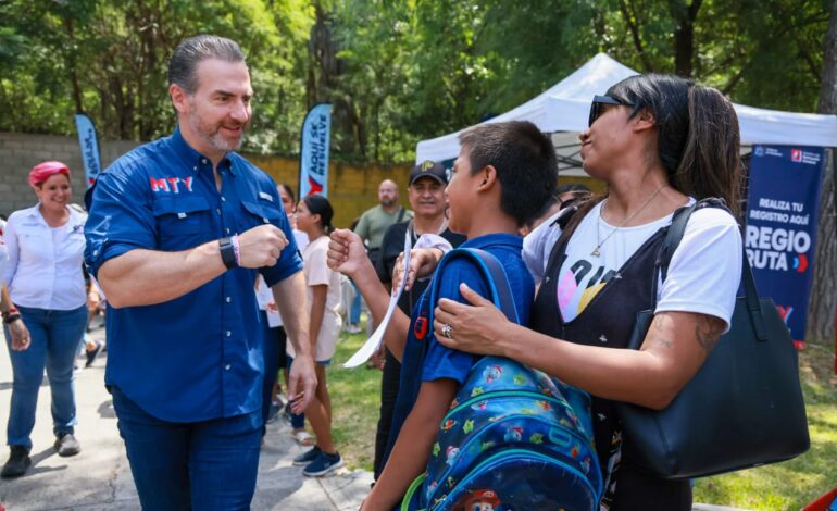 Invita Ayuntamiento de Monterrey a acudir por útiles escolares al Palacio Municipal