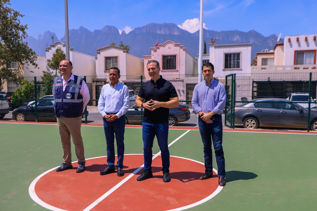 Entrega alcalde rehabilitación del parque en Cumbres San Agustín