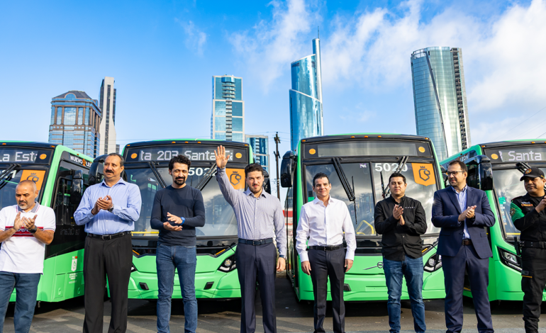 Entrega Gobernador 40 camiones con el sello de NL y tecnología avanzada