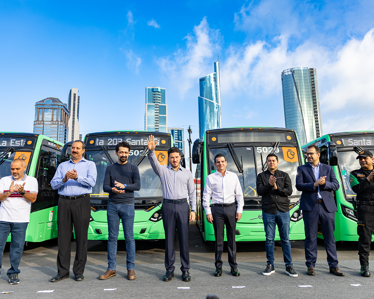 Entrega Gobernador 40 camiones con el sello de NL y tecnología avanzada