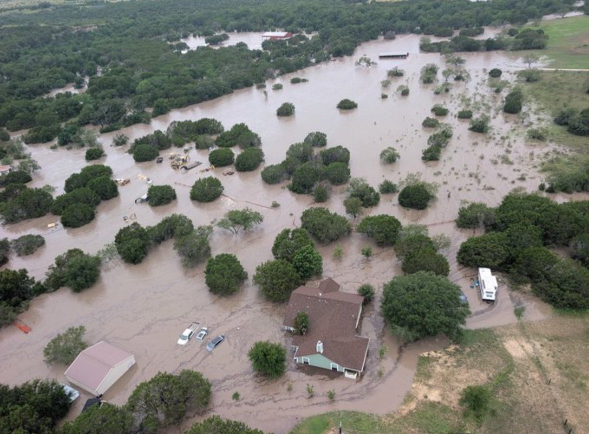 Dejan inundaciones en Texas al menos 80 muertes, entre ellas 27 niñas que acampaban