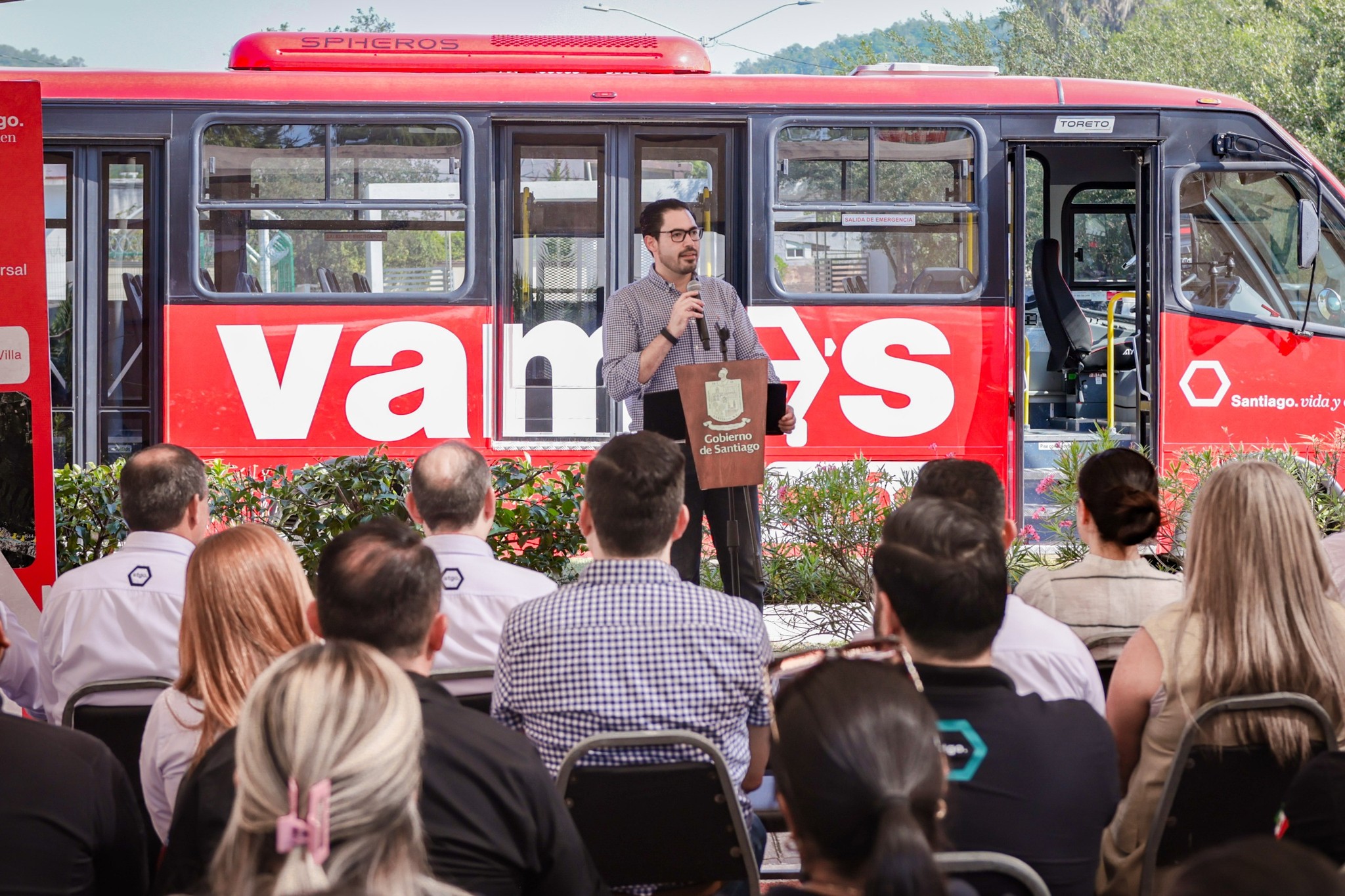 David de la Peña pone en marcha «Vamos Más», transporte grauito