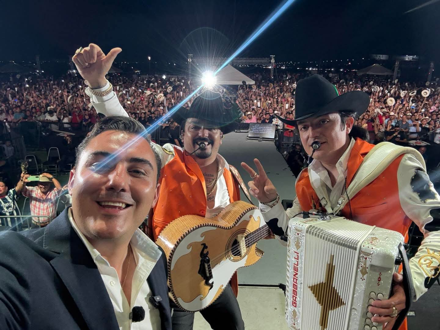 Asisten más de 12 mil personas al “Pal Viejón de Oro Fest” organizado por García