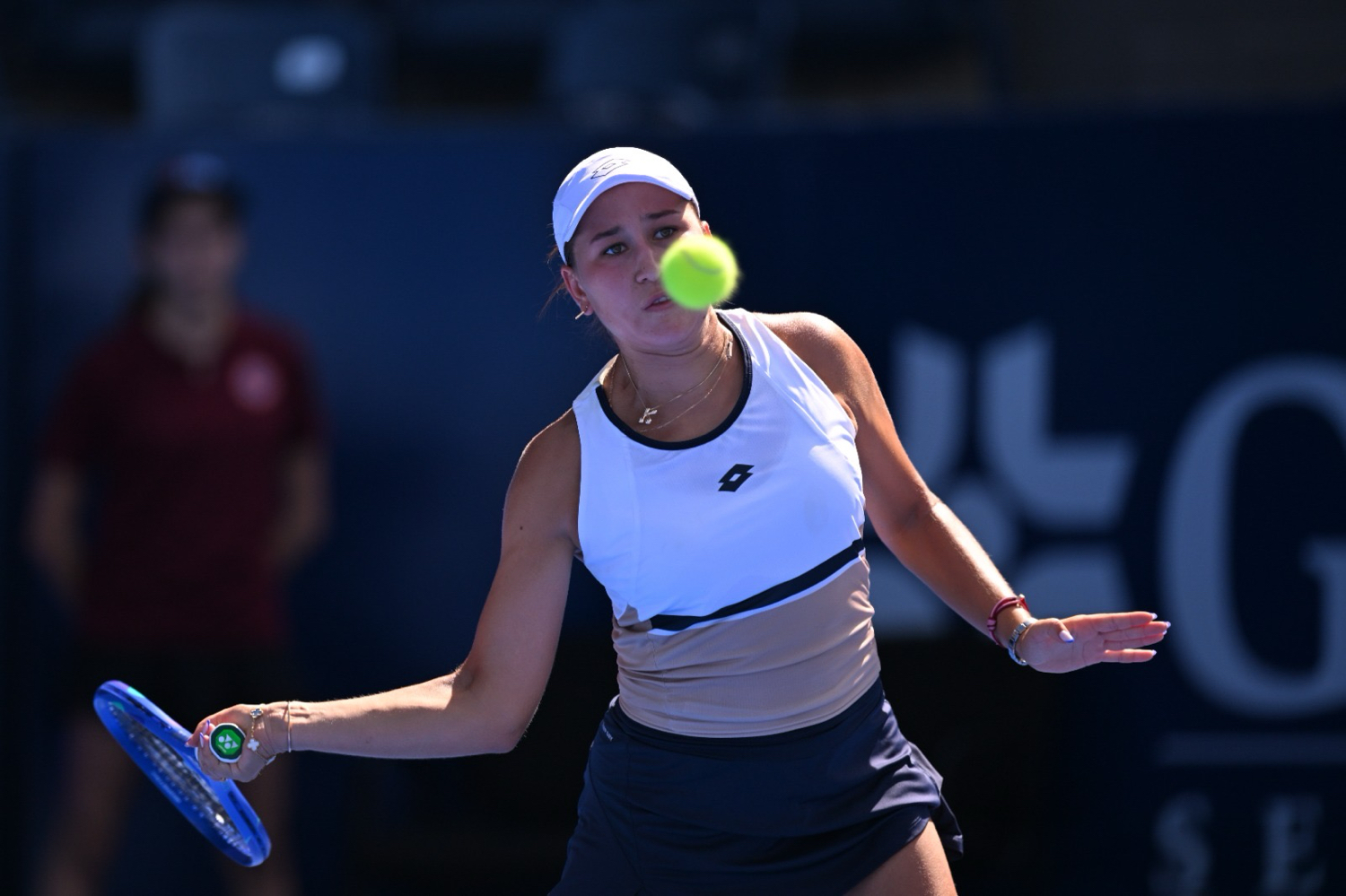 Rakhimova deja fuera a Bouzas en gran juego de breaks