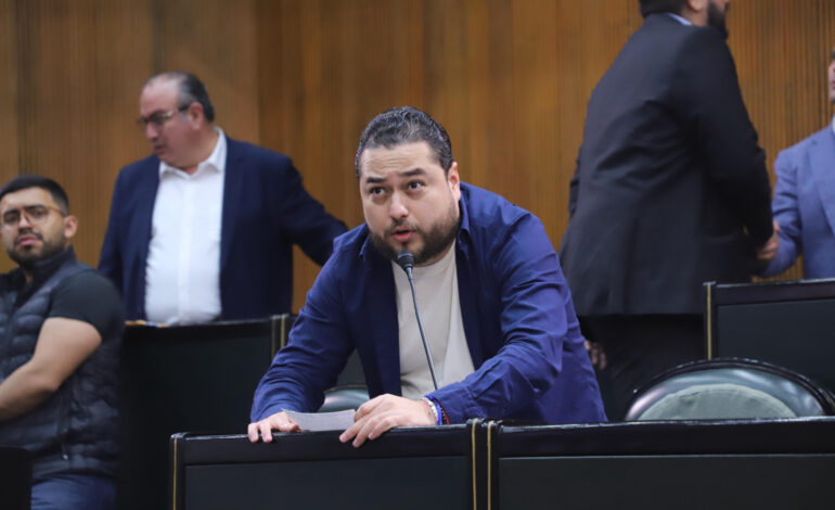 Miguel Lechuga denuncia abandono de la niñez y el deporte en Santa