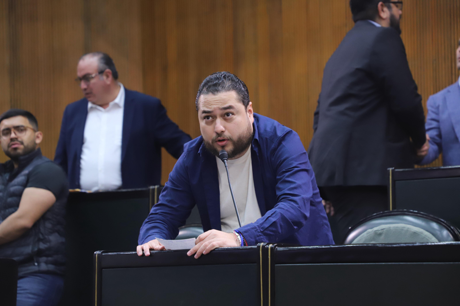 Miguel Lechuga denuncia abandono de la niñez y el deporte en Santa