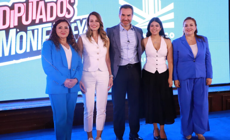 Acude Adrián al informe de las diputadas panistas Myrna Grimaldo y Cecilia Robledo