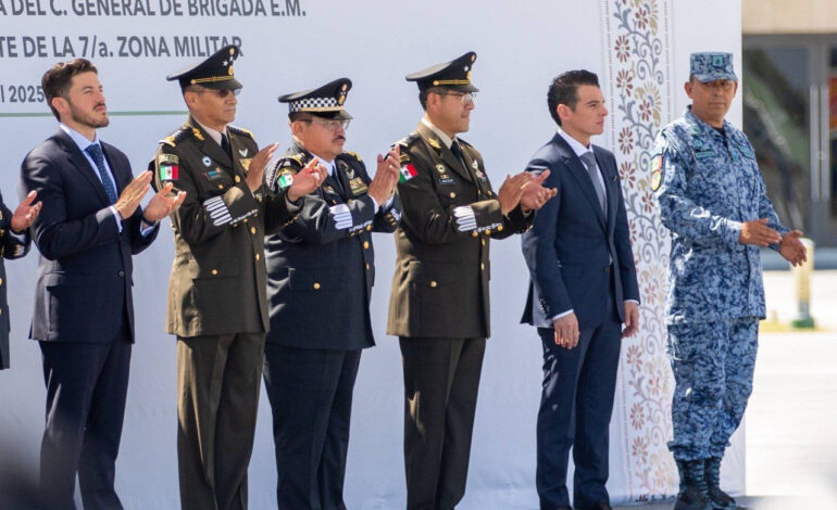 Miguel Flores respalda a nuevo comandante de la Séptima Zona Militar