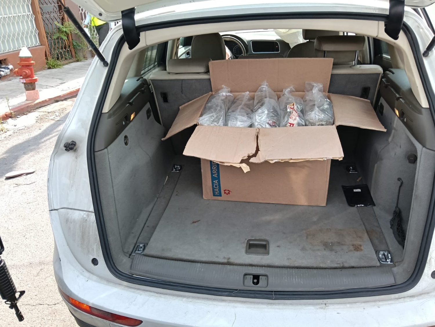 Choca y huye… con razón; traía el auto cargado de droga