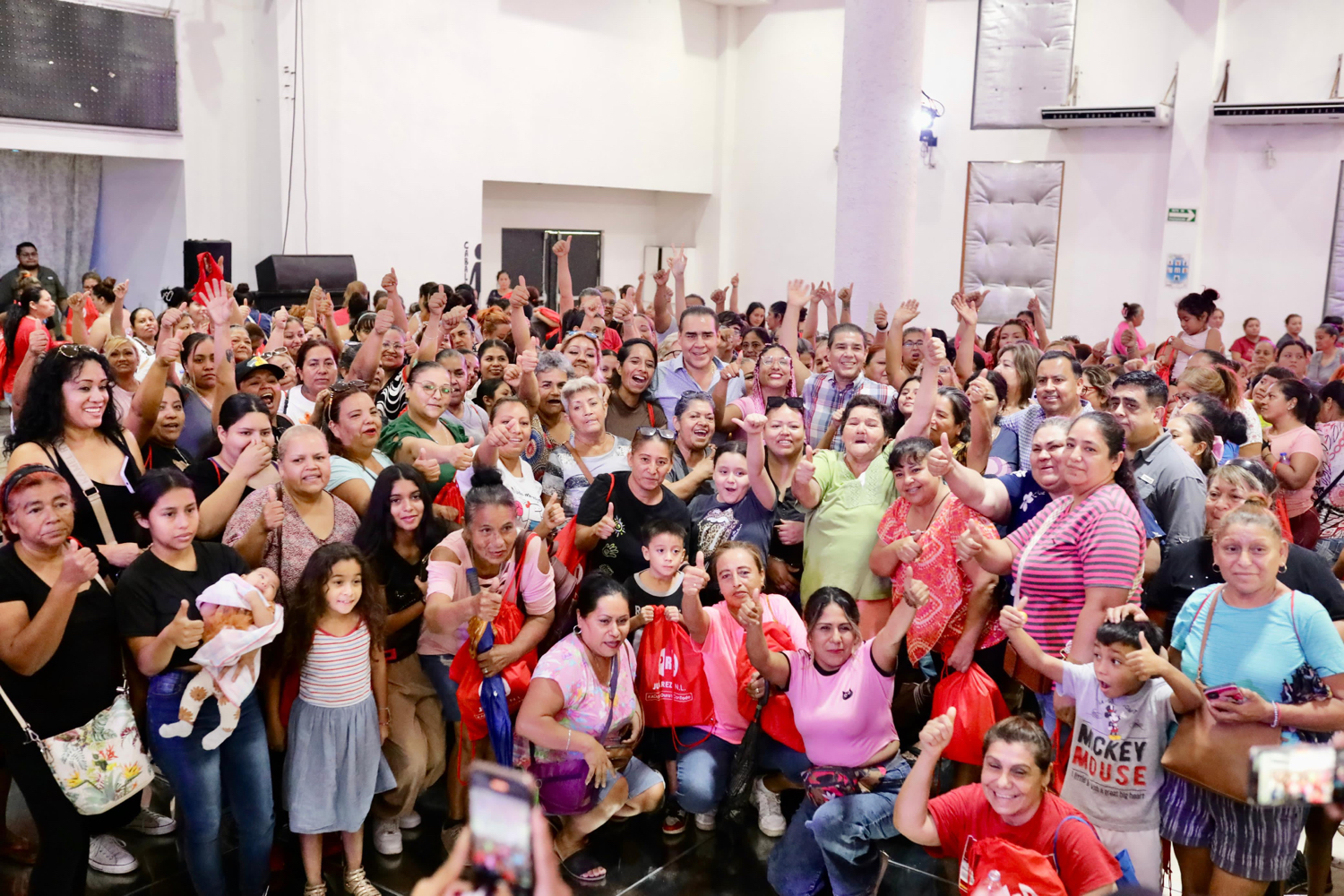 Entrega Heriberto Treviño 15 mil útiles escolares en Juárez