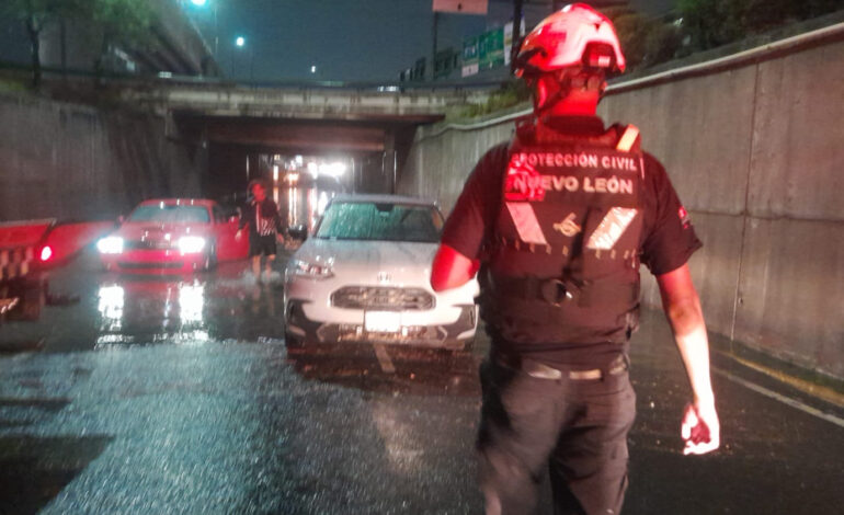 Tormenta provoca cierre de avenidas y caos en la metrópoli