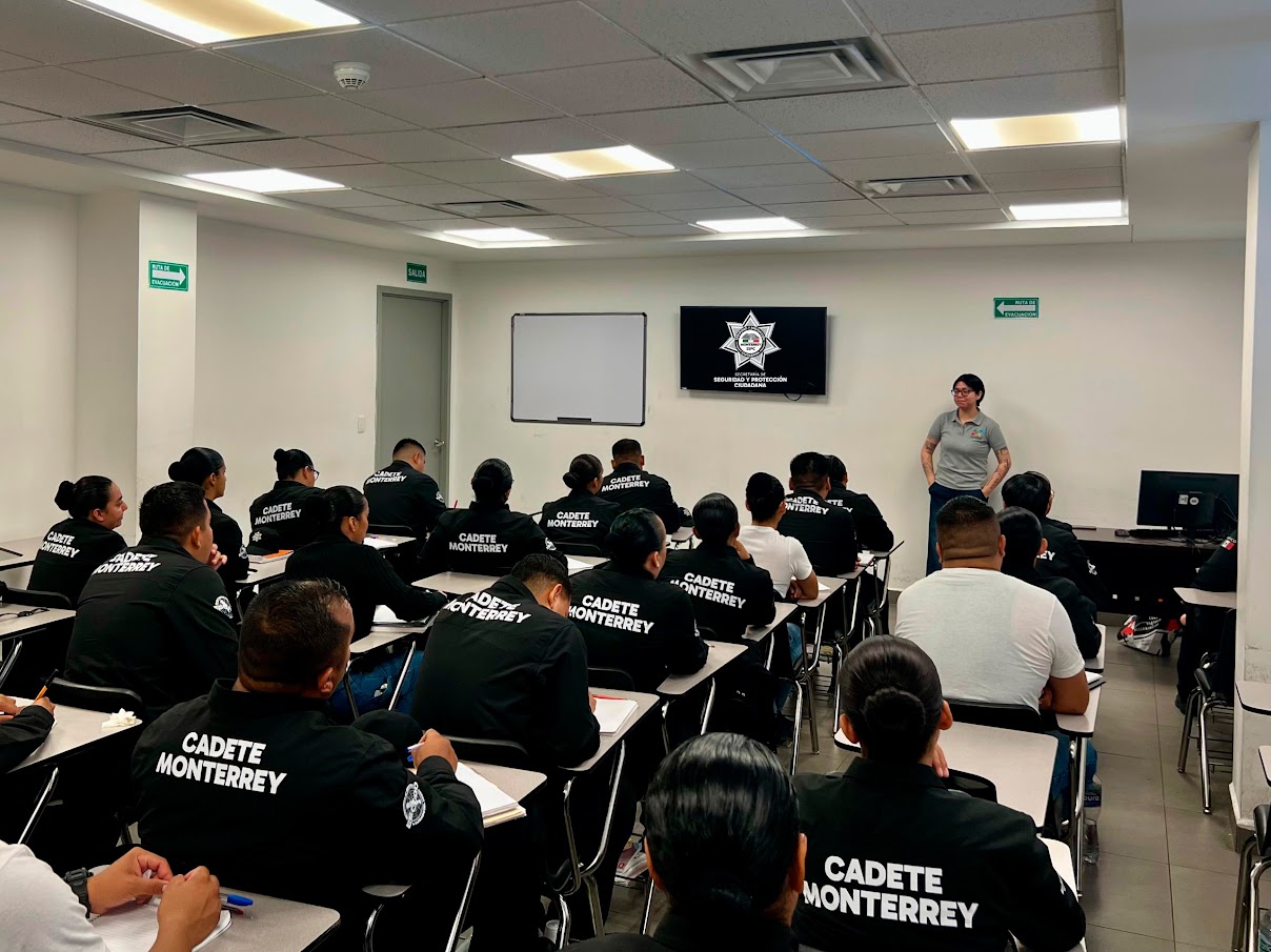 Capacitan a cadetes y policías de Monterrey rumbo al Mundial de Fútbol