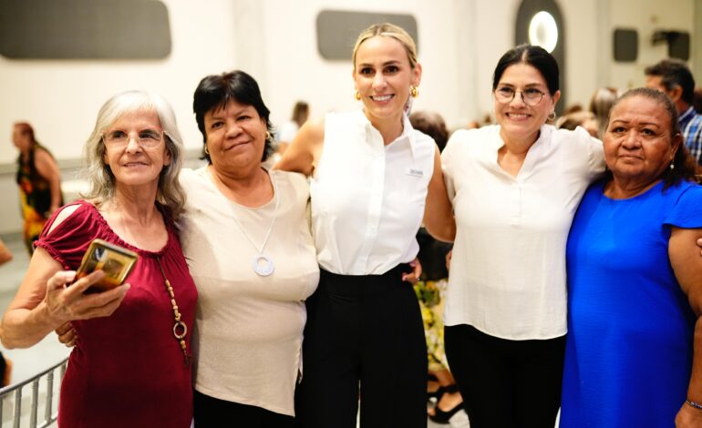 Festeja Santa Catarina a abuelitos